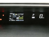 とっても見やすいメーターです。夜間時はラグジュアリーな気分にさせてくれる照明が魅力ですので、夜のドライブも楽しみになりますよ♪