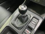 操作しやすい位置に配置されたウインカーレバー。スムーズな操作で、安全な車線変更や右左折をサポートします。