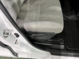 痛みの出やすい運転席シートの角、フロアマット、座面、ともに良好です