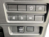運転席から両側電動スライドドアの開閉ができます