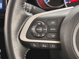 運転中、オーディオの操作をしてて、ハッとしたことはありませんか?ステアリングスイッチは、運転中でもハンドルでオーディオの操作が可能です。安全なドライブをサポートします。