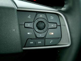 ハンドルスイッチで車両設定・オーディオの選曲や音量調整などが出来、安全性もアップ。