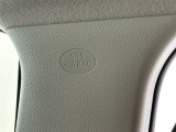 運転席、助手席のエアバッグはもちろん、サイドエアバッグも装備しています。ワンランク上の安全性を求めているお客様にオススメの装備です。