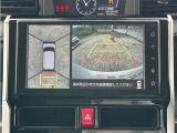 駐車場や交差点で周囲の安全確認をサポートする「パノラミックビューモニター」を搭載。