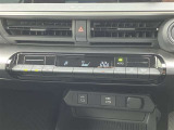 【エアコン】エアコンはオートエアコンとなっておりますので、あらかじめ好みの温度に設定しておけば自動的に風量を調節してくれます。自分でいちいち調節する手間が省けますね。