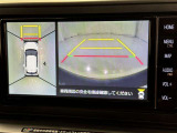 パノラミックビューモニターを装備。駐車場や交差点でクルマを真上から見るように周囲を確認できます。機能の詳細は販売店スタッフまでおたずねください。