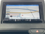 見やすい地図画面で、目的地へのナビゲーションをスムーズに行えます。渋滞情報もリアルタイムで確認でき、効率的なルート選択をサポートします。