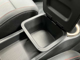 車両の詳細、ご質問につきましては、弊社営業スタッフまでお気軽にご連絡下さいませ。遠方のお客様には実車の詳細画像送信も承ります。