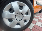 ●純正ホイール:輸入車ならではの卓越した走りを支えるホイールと足回りです!日本車の走りに慣れている方にもぜひ体感して頂きたいほど、高いレベルでまとまっています!