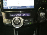 「AUTO」スイッチで車内の温度を一定に保ってくれるオートエアコン 快適装備の代名詞 もちろんマニュアル操作も可能ですよ