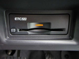スッキリと収まったETC2.0ユニット。 やはり便利さからマストアイテムになってきましたね。