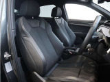 高級家具のような質の高いレザーを採用するのはAudiのクルマづくりの哲学のひとつです。体の大きなドイツ人が座っても頑丈な耐久性があります。シートヒーター付きですので冬でも大変心地良く運転をして頂けます