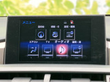 多様な情報を表示するモニターは、運転をサポートする頼もしい相棒です。視認性の高いディスプレイで、安全な運転に貢献します。
