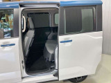 【両側オートスライドドア】子供を乗せたりするのにも隣のお車を気にせずストレスフリー★雨の日などはリモコンキーからドアの開閉ができとても便利な両側オートスライドドア★