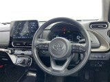 運転席まわりです。 各操作スイッチは使いやすい位置に配置されてます。