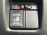 【パワースライドドア】スマートキーや運転席のスイッチでスライドドアの開閉が可能♪電動だから力を入れてドアを開ける必要が無く、小さいお子様でも、重い荷物を持っている時もラクに開け閉めできます♪
