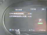 LDP(車線逸脱防止支援システム)+LDW 警告音とともに、ブレーキを制御することで車両をもとの車線内に戻すような力を短時間発生させ、クルマを車線内に戻すようドライバーのステアリング操作をアシストします。