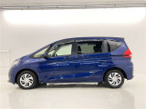 両側パワースライドドア付きだから、狭い駐車スペースなどでの 乗り降りラクラク!小さなお子さまのいるご家庭には嬉しい装備。