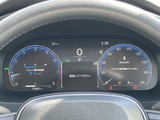 視認性の高いメーター類で、運転に必要な情報をしっかり確認できます。運転に集中できる環境が整っています。