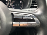 MRCC(マツダレーダークルーズコントロール)は先行車との車間を維持しながら追従走行を行い、長距離でのドライバー負担を軽減させてくれます。
