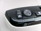 ドアミラーの鏡面の調節、格納は運転席からすべて操作できます!