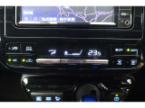 ★エアコンはオートタイプが装着済みです!オートモードにしておけば、車内温度を設定するだけで風の料や吹き出し口の切り替えを機械が行ってくれます!一年中快適な環境を作れますよ♪