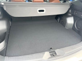 【パワーバックドア】スマートキーや運転席のボタンを押すだけでリアゲートが自動で開閉します!荷物を持っている時や、高い位置にあるバックドアを閉める際に便利な機能です♪
