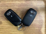 【スマートキー】 スマートキーを携帯していれば、ドアハンドルのボタンを押すだけでロックの解除ができます。