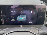 前方ディスプレイには車両情報や設定が表示されます。