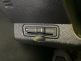 ハンドルの左下にETCがついています。高速道路の料金所の通過も楽々です。 カードの取り出しもしやすい場所についています。