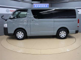 数少ないアースカラーパッケージ車です