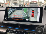 パノラミックビューモニター付きです。車両を上から見たような映像をディスプレイオーディオ画面に表示。運転席からの目視だけでは見にくい、車両周辺の状況をリアルタイムでしっかり確認できます。