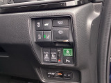 パワースライドドアの開閉はスマートキーのリモコンやドアノブは勿論、運転席側のスイッチ操作でも開閉ができ、安全・簡単です。
