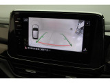 【リヤビューカメラ】車庫入れなどバックでの駐車をに便利です。