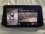 狭い場所での駐車やすれ違いなどでより的確な運転操作に役立つ360&deg;ビューモニターが装備されています。