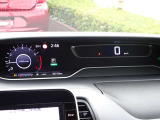 【メーターパネル】素早く車の情報が読み取れる、視認性に優れたシンプルなデザインのメーターパネルです。