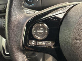 ステアリングにオーディオ操作スイッチが付いています。オーディオ画面に直接タッチしなくても操作が出来ますので、運転に集中できます。