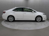 HSとは「Hamonious Sedan」のことで「地球」「人」「上質」との調和をテーマに開発されています。