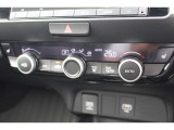 フルオートエアコンを装備。車内の温度設定だけでなく空気清浄や脱臭などの効果を発揮して車内は快適空間♪