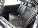 中古車をキレイで気持ちよくお乗りいただけるよう、エンジンルームからシートを外した洗浄まで、目に見えない部分も徹底的に洗浄しています!