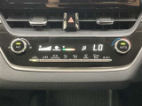 オートエアコンは温度を設定するだけで、自動で風量などを設定してくれます。運転しながら操作も必要ないので、安全性も向上します。