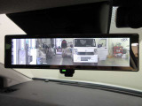 スマートルームミラー付きで後部座席に乗車してても後方がしっかり見れます