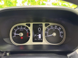 視認性の高いメーターで、運転に必要な情報をしっかり確認できます。落ち着いたデザインが、運転に集中できる空間を演出します。