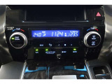 ★運転席と助手席でそれぞれお好みに合わせて温度設定が行えるフルオートエアコンです。外気温や室温、日射量を感知し、吹き出し温度、風量を緻密に制御します