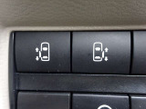 【両側電動スライドドアスイッチ】スマートキーや運転席のスイッチでスライドドアの開閉が可能♪電動なので力を入れてドアを開ける必要が無く小さいお子様でも、重い荷物を持っている時でもラクに開け閉めできます