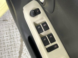 【電動格納ミラー】サイドミラーは電動格納式となっており、狭い駐車場でもキズがつくリスクを抑えられます。