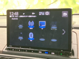 停車中にテレビや映像を楽しめるので、待ち時間も快適に過ごせます。後部座席の方にも楽しんでいただけます。