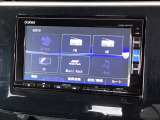 ナビ機能だけでなく、ミュージックサーバー、Bluetooth、フルセグテレビ、DVDとCD再生など、オーディオ機能がついています。