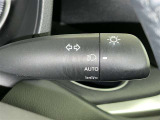 【オートライト】車外の明るさに応じて自動的にライトの点灯・消灯をしてくれます