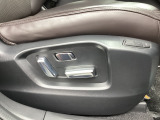 シートメモリー機能を備える10WAYパワーシートを装備!体格や好みに応じたポジションをスムーズに調整できます。